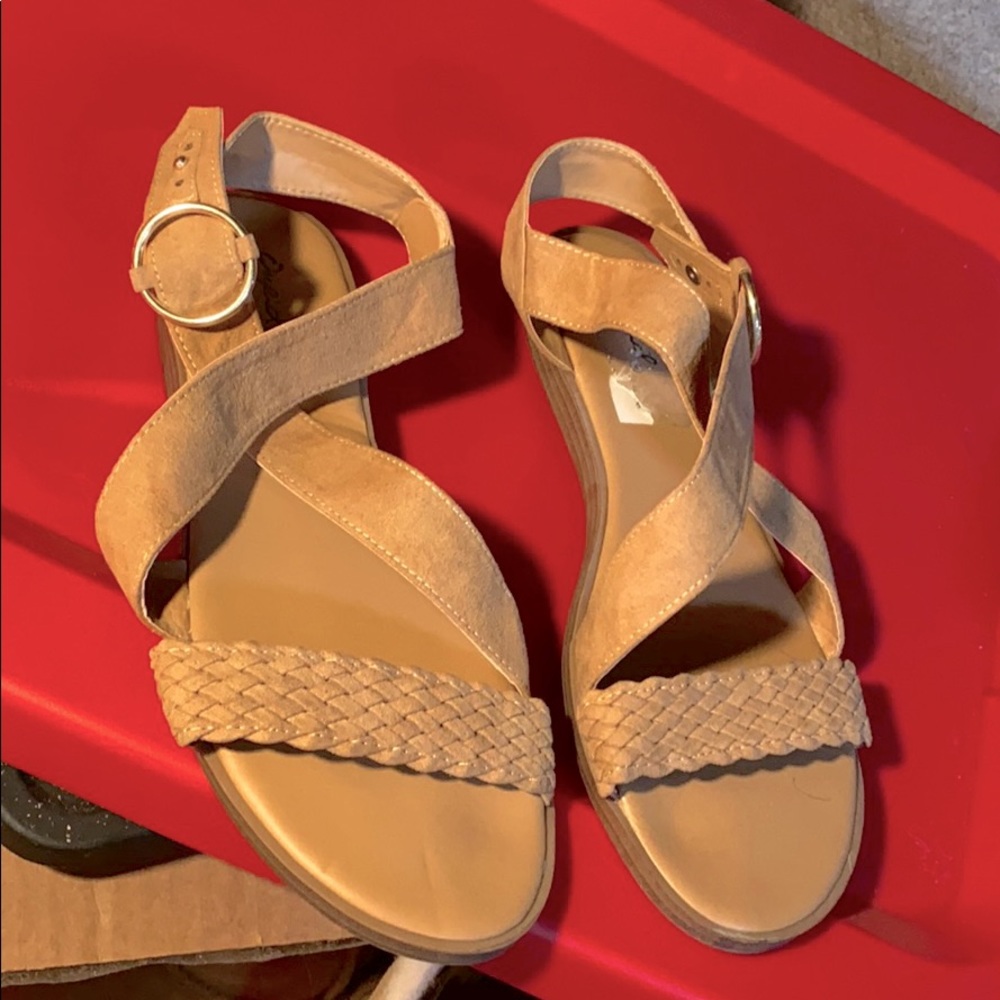 Tan/brown sandal